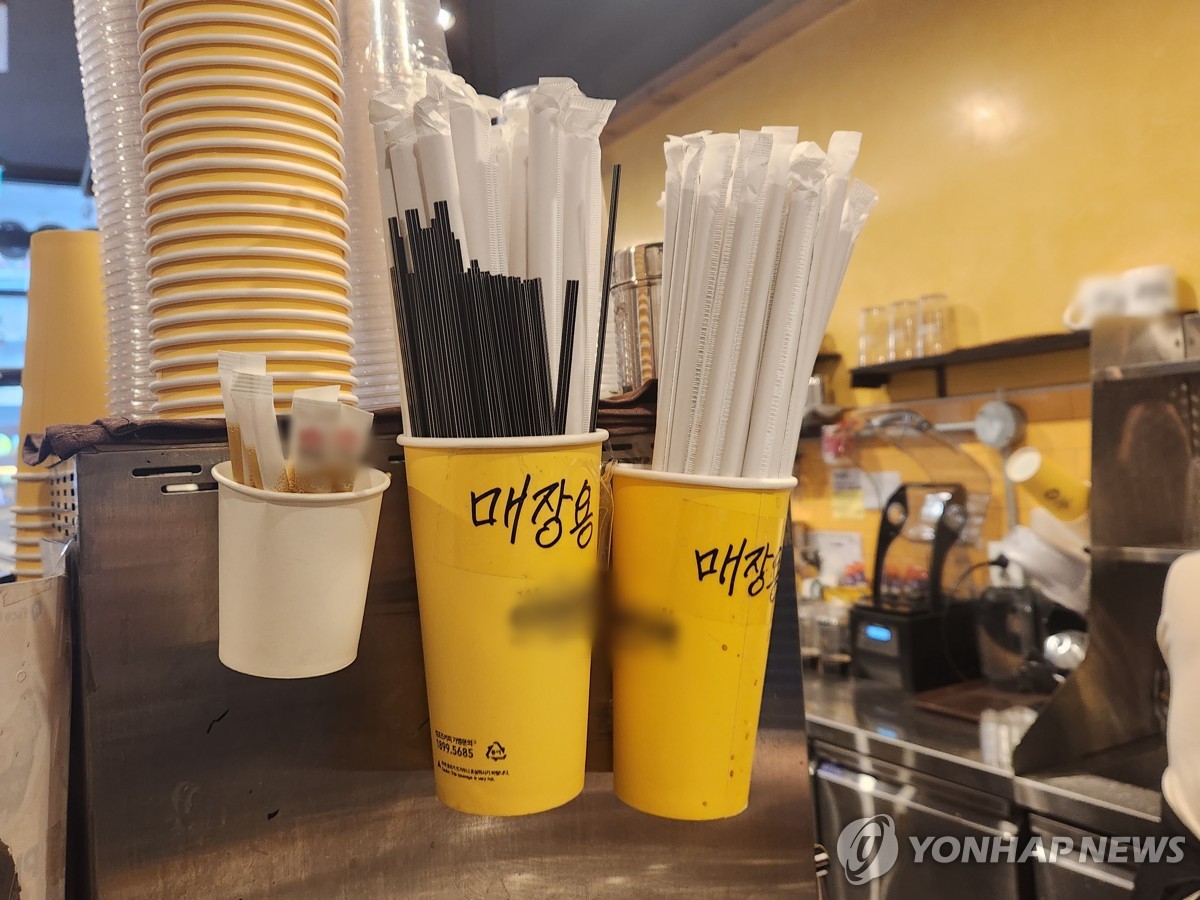 카페·패스트푸드·제과 24개 업체, '플라스틱빨대 숨기기' 약속 썸네일